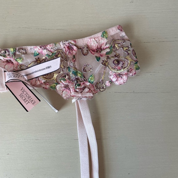 NWT Victoria’s Secret DREAM ANGELS Floral Heart Embroidery Garter Belt - Picture 6 of 9